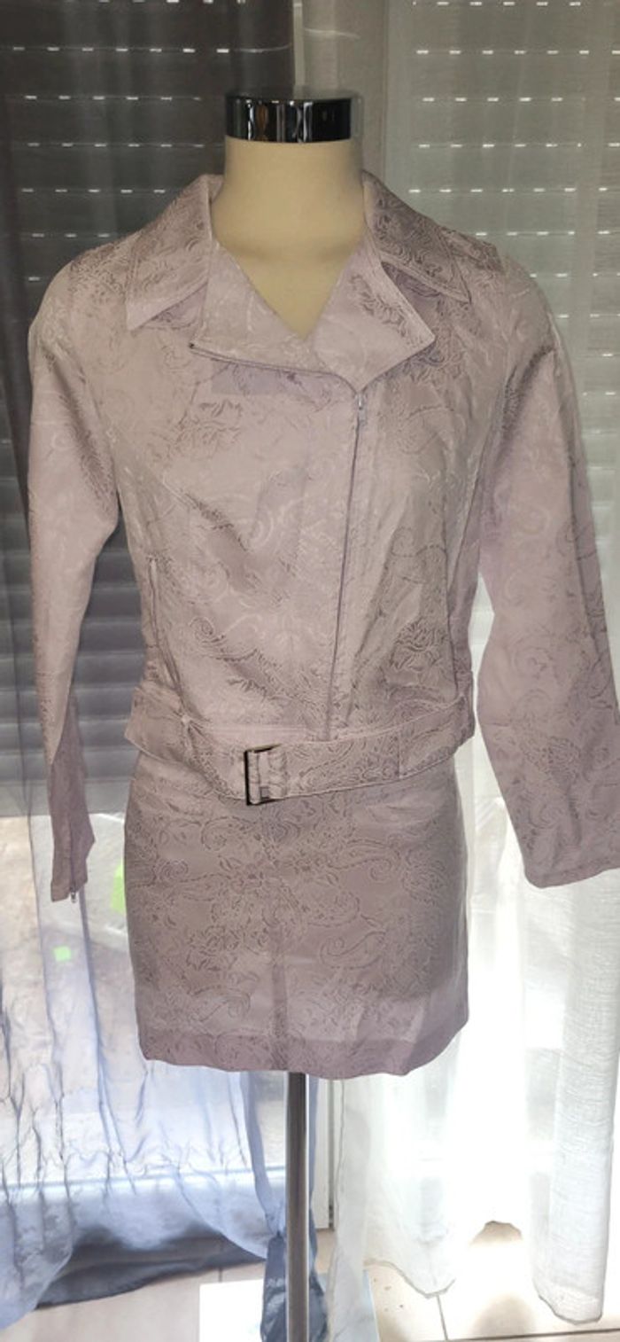 💜 ensemble veste et jupe style perfecto ceinturée effet jacquard lilas