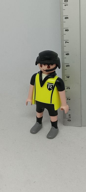 Homme arbitre de football avec maillot jaune et noir playmobil 