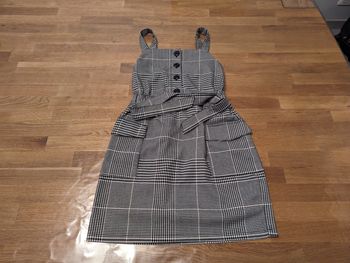 Robe fille 8-9 ans effet rétro très bon état , 134 cm
C&A