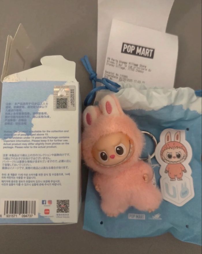 Popmart - labubu pin for love - original - Lettre u - photo numéro 2