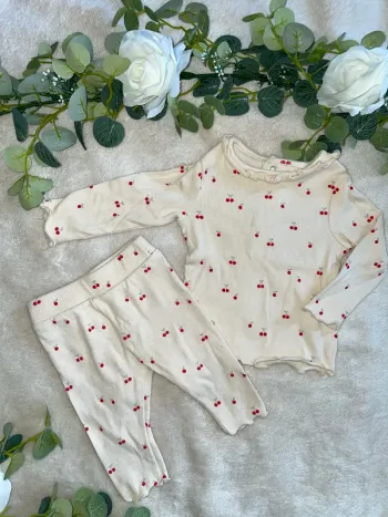 Ensemble cerise 3 mois Kiabi