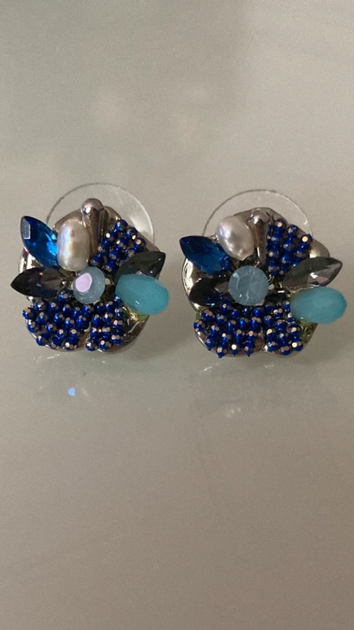 Boucles oreilles fleurs bleues - photo numéro 2