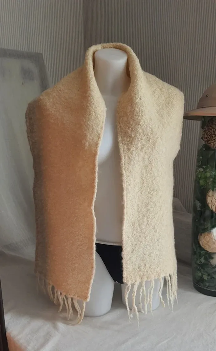 Echarpe crème femme vintage "Le plan de Dieu"