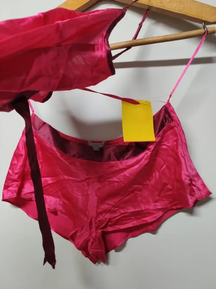 NEUF 🌹 Ensemble en soie, lingerie rose flashy - photo numéro 10
