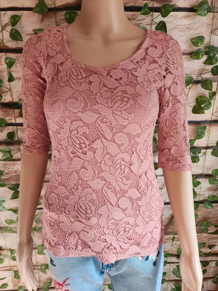 🌸T-shirt Dentelle Rose Bershka Taille 36🌸