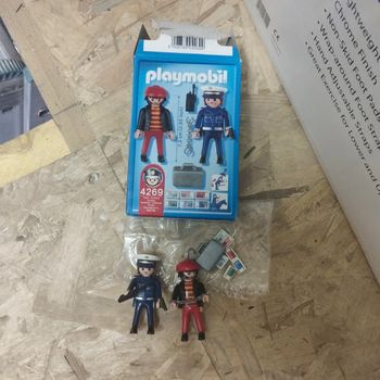Policier et brigand playmobil