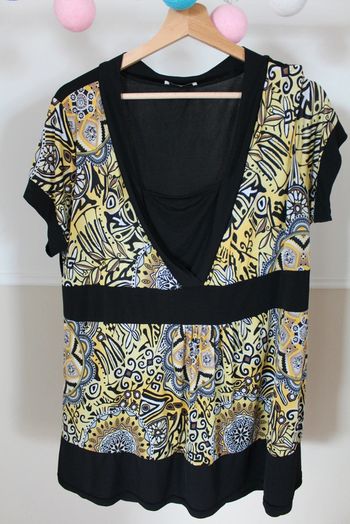 T shirt noir et jaune