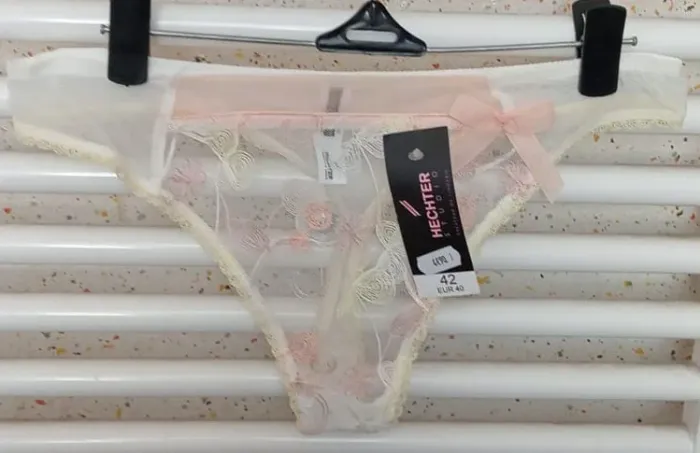 Tanga en dentelle crème abricot Hechter Studio Taille 42 - photo numéro 2