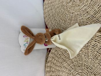 Lapin Baby Nat' doudou marron mouchoir carré