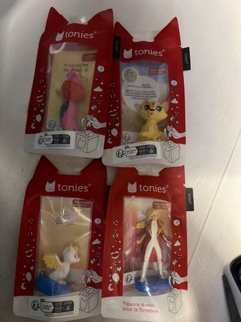 Lot tonies 