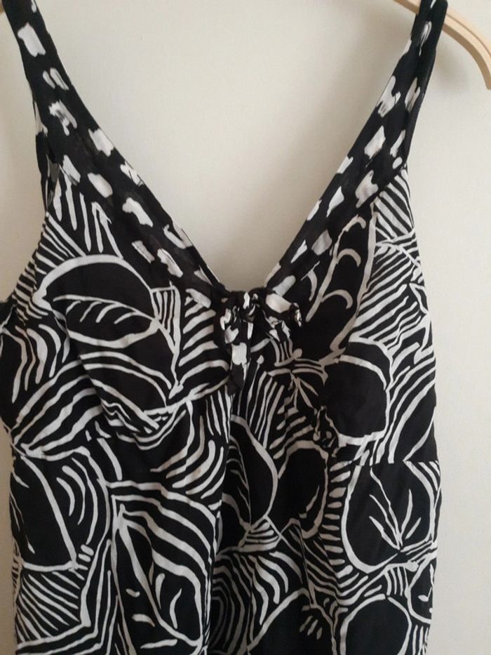 Robe noire et blanche à bretelles - photo numéro 2