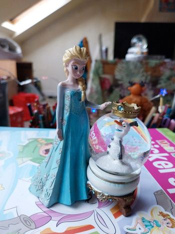 Snowglobe de disneyland paris Elsa et Olaf