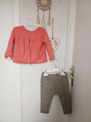 Lot bébé fille 12 mois 74 cm pantalon et gilet, tape à l'oeil et autre