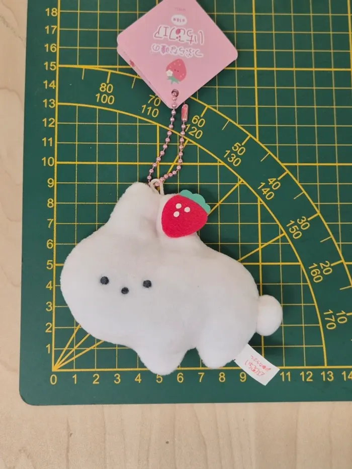 Porte-clés peluche Tsuburana Hitomi : Lapin fraise - photo numéro 4