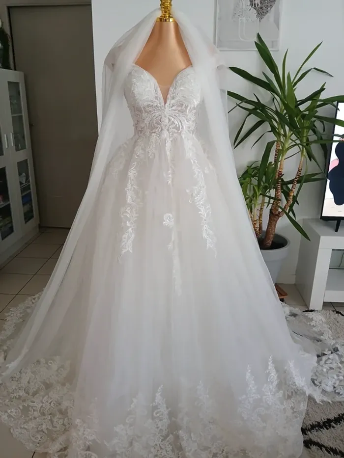 Magnifique Robe de Mariée avec son long Voile Taille L🎉💝