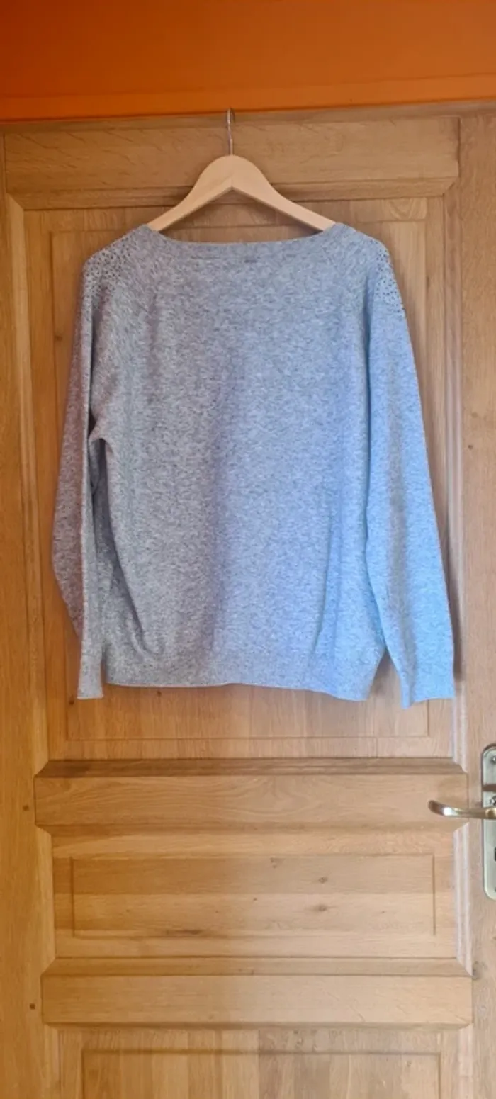 Pull V gris et strass IKKS - photo numéro 6