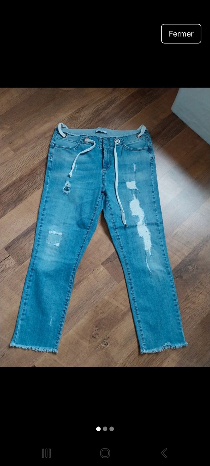 Jean pantacourt taille 40 en tres bon etat