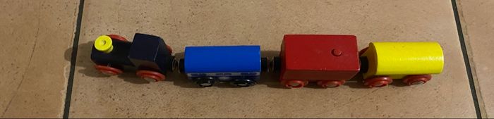 Train en bois - photo numéro 2