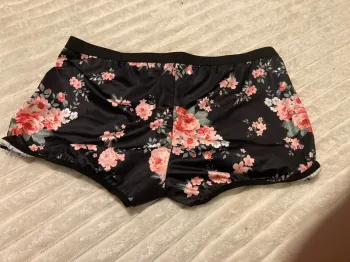 Shorty noir a fleur