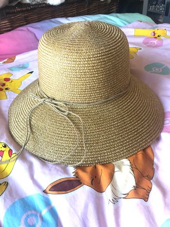 Chapeau doré femme taille 58 neuf avec étiquette 