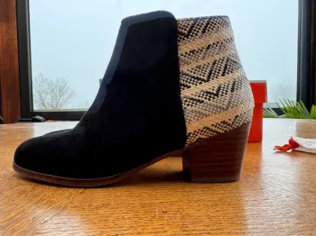 Très originales Bottines boots cuir en daim à talons neuves noires Bobbies Paris