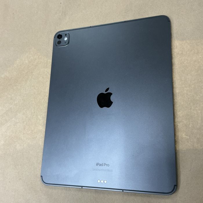 Apple iPad Pro 13 pouces M4 A2926 256 Go, Wi-Fi + 5G, 13 pouces, débloqué, batterie 100% en parfait - photo numéro 2