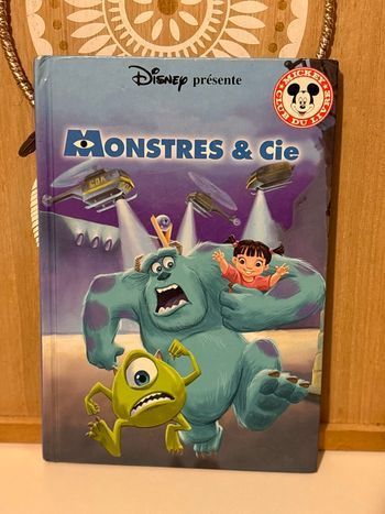 Livre monstres et compagnie club Mickey 