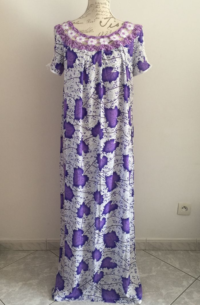 Djellaba blanche et violette