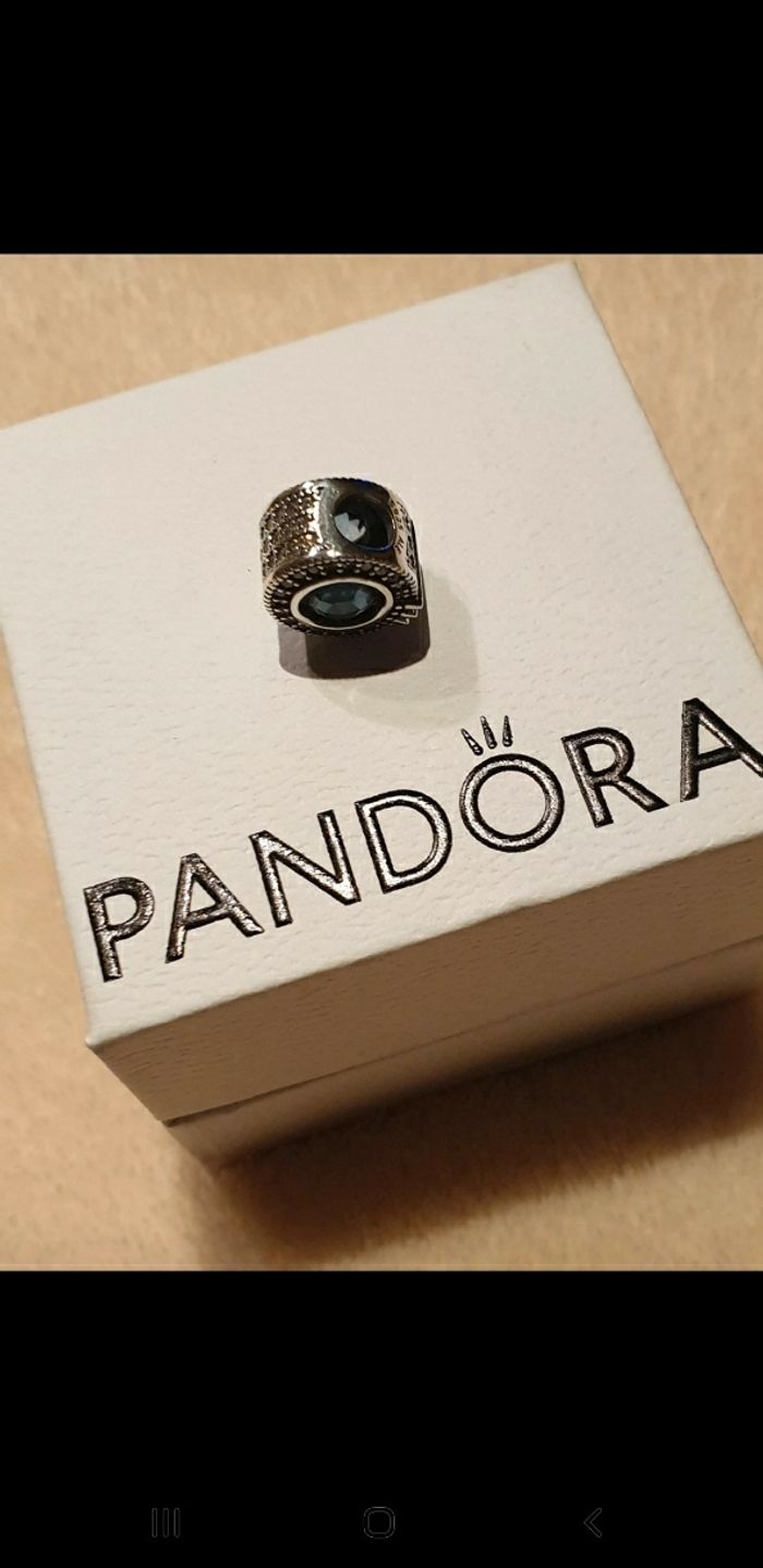 Charm Pandora Signature "O" couronné bleu scintillant - photo numéro 3
