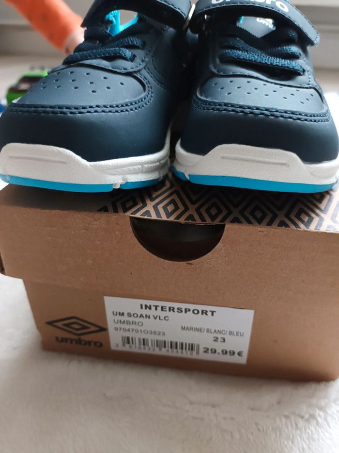 Basket umbro taille 23 neuve - photo numéro 4