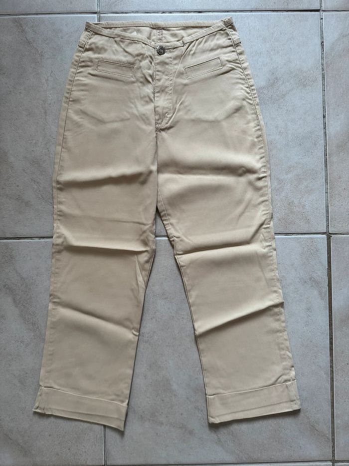 Pantacourt beige femme très bon état - photo numéro 2