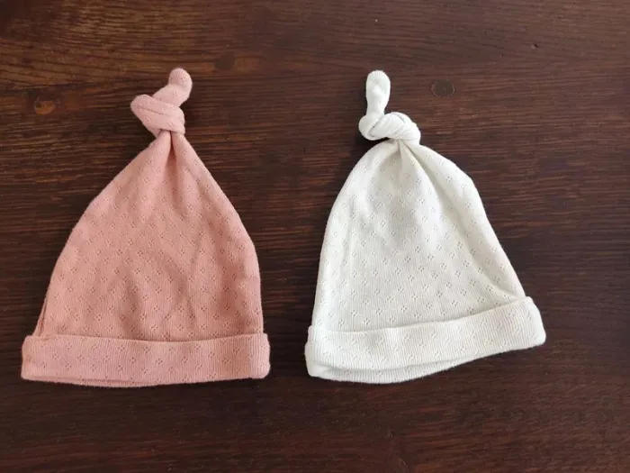 Lot de 2 bonnets de naissance de marque Vertbaudet taille 0 - 1 mois - photo numéro 4