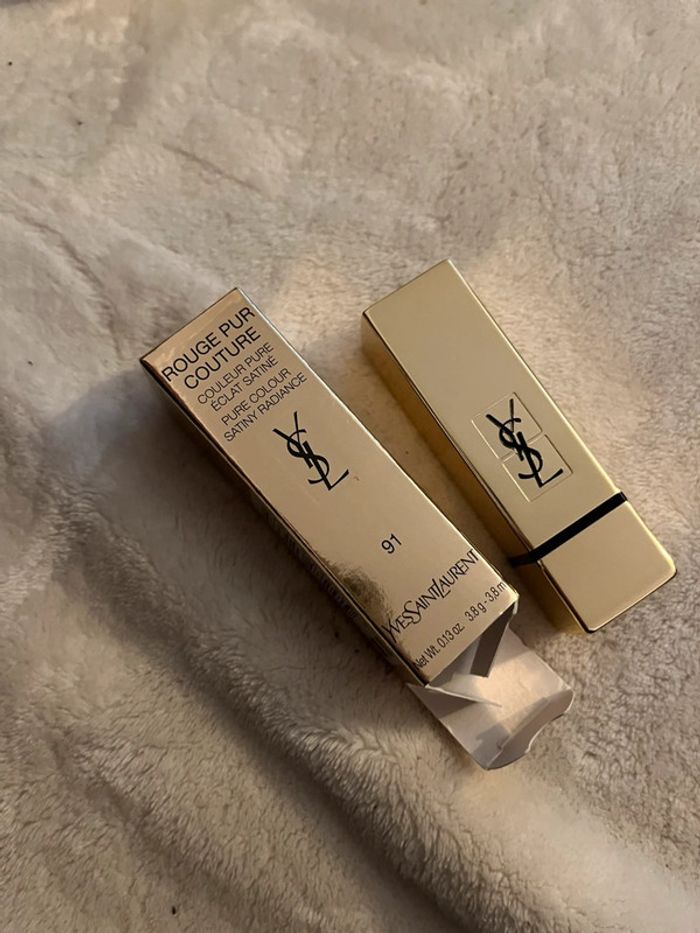 Rouge à lèvre Yves saint Laurent - photo numéro 2