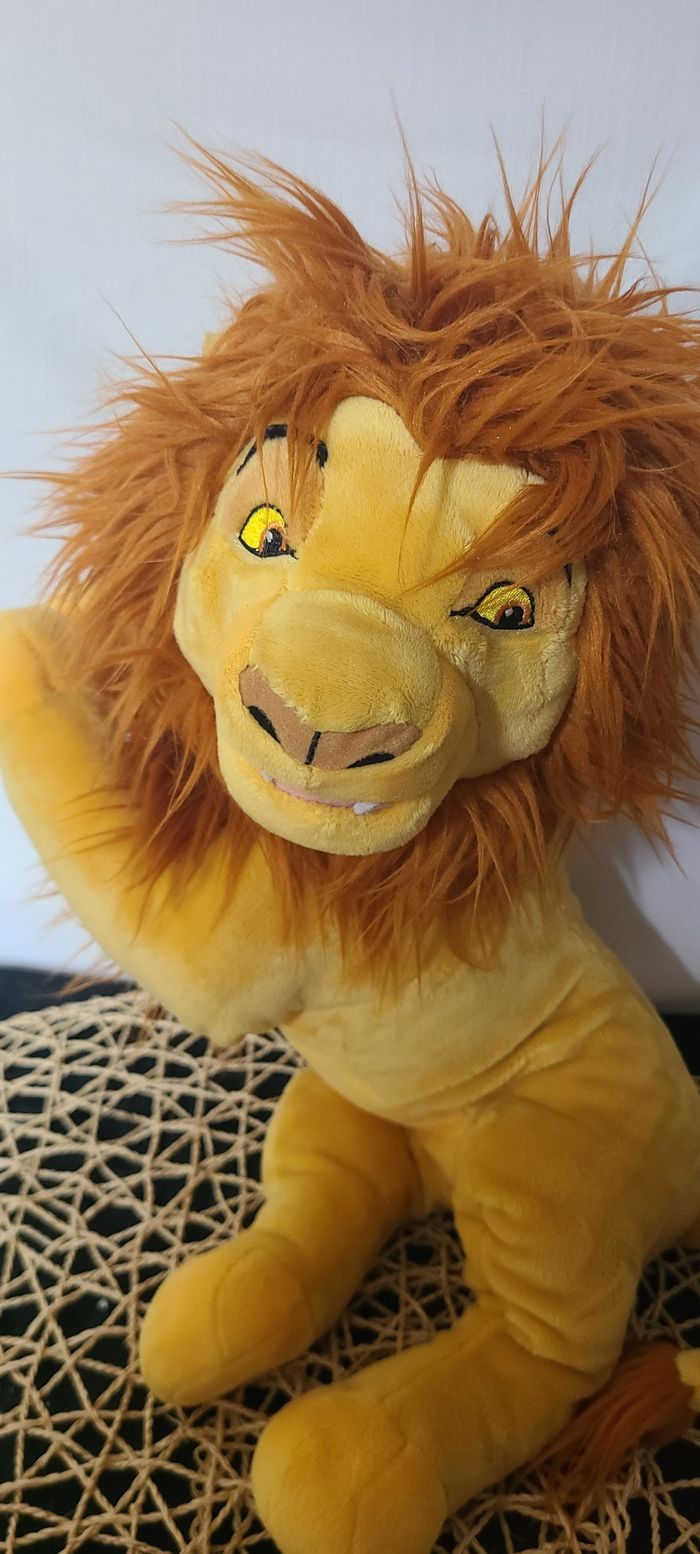 Peluche Mufasa Le Roi Lion Disney Parks 2020 Disneyland jaune couché - photo numéro 5