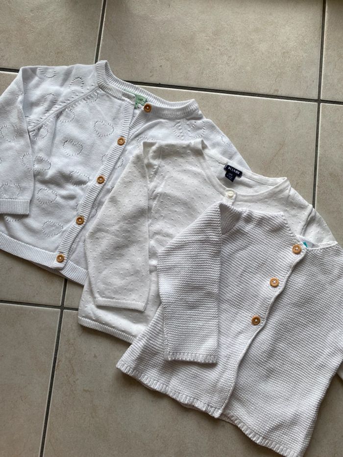 Lot de 3 gilets cardigans blanc coton 12 mois - photo numéro 2