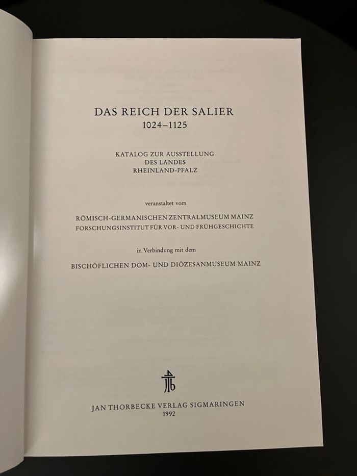 Introuvable sur Vinted ! Livre en allemand Das Reich der Salier 1024-1125 - photo numéro 3