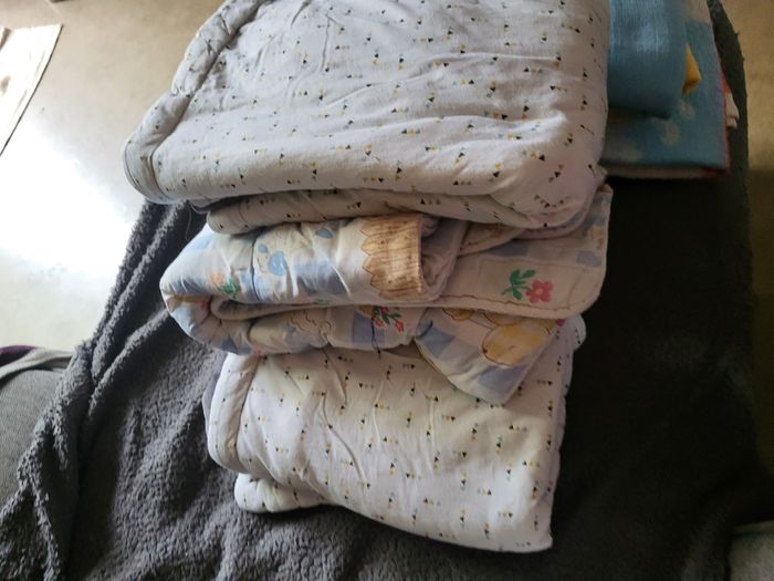 Lots couettes et couverture bébé - photo numéro 2