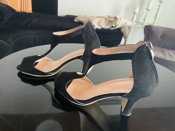 Chaussures à talon noires 35 neuves