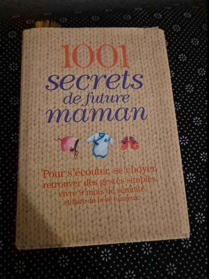 Livre 1001 secrets de future maman en excellent état