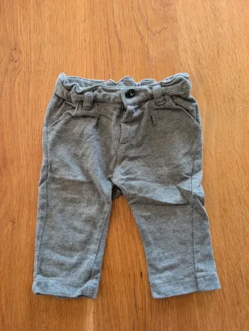 Pantalon gris 9 mois très bon état