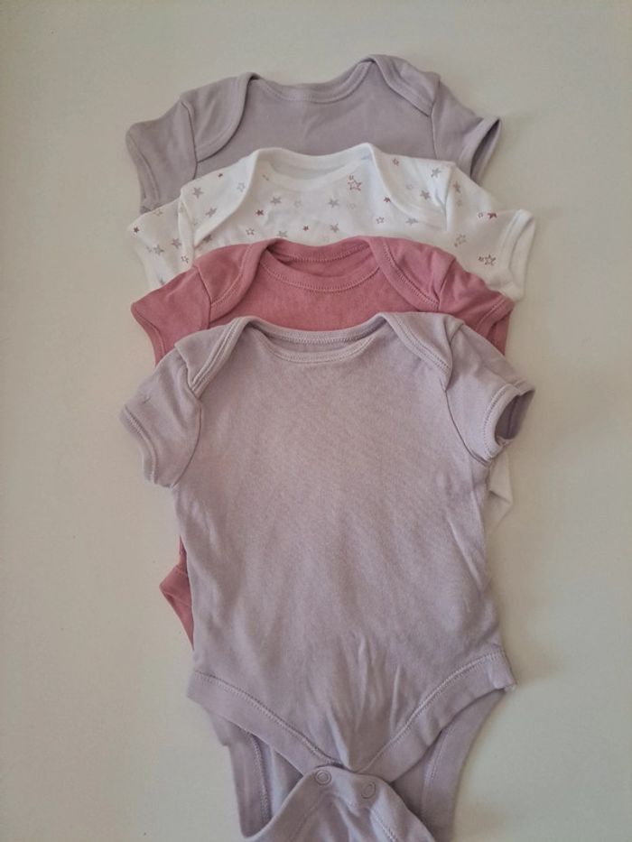 Lot bodies manche courte fille