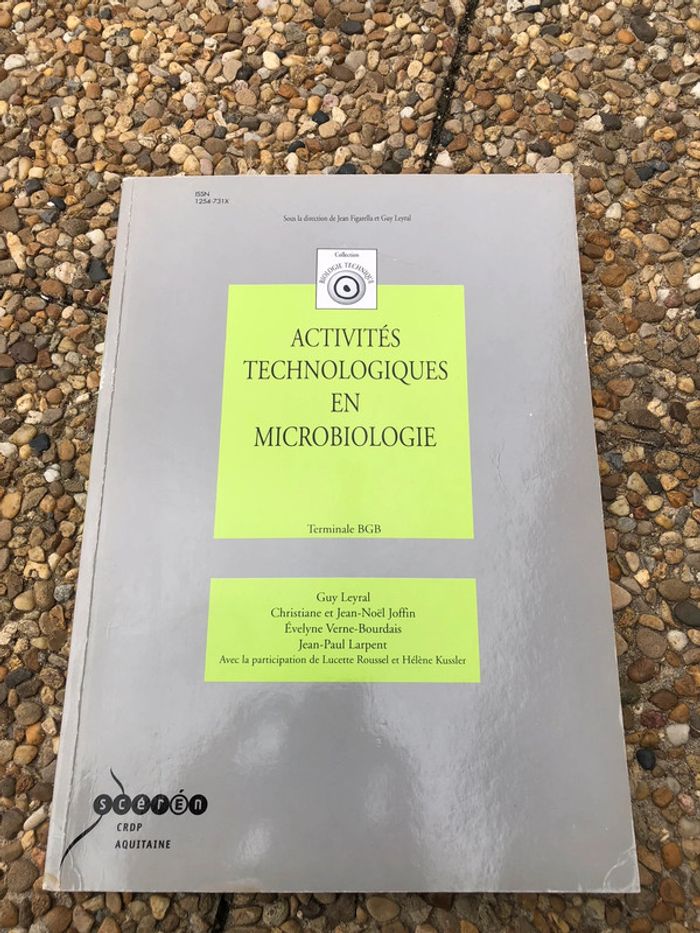 Livre microbiologie