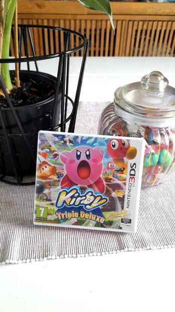 Jeu 3DS Kirby Triple deluxe dans sa boîte