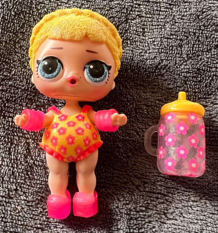 Petite poupée Lol surprise et accessoires comme sur la photos ( 4 ) - photo numéro 2