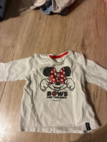 Bonjour, je vends un T-shirt longue manches mini marque Disney