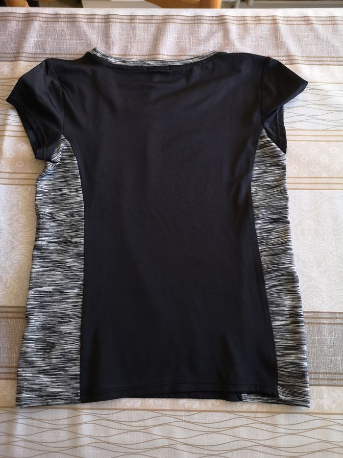 Tee-shirt noir - photo numéro 2