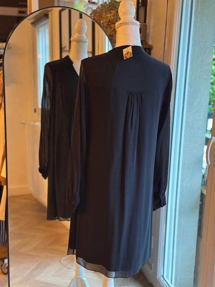 Robe noire Maison 123 Paris en soie plissée taille 38 modèle Coralie - photo numéro 5