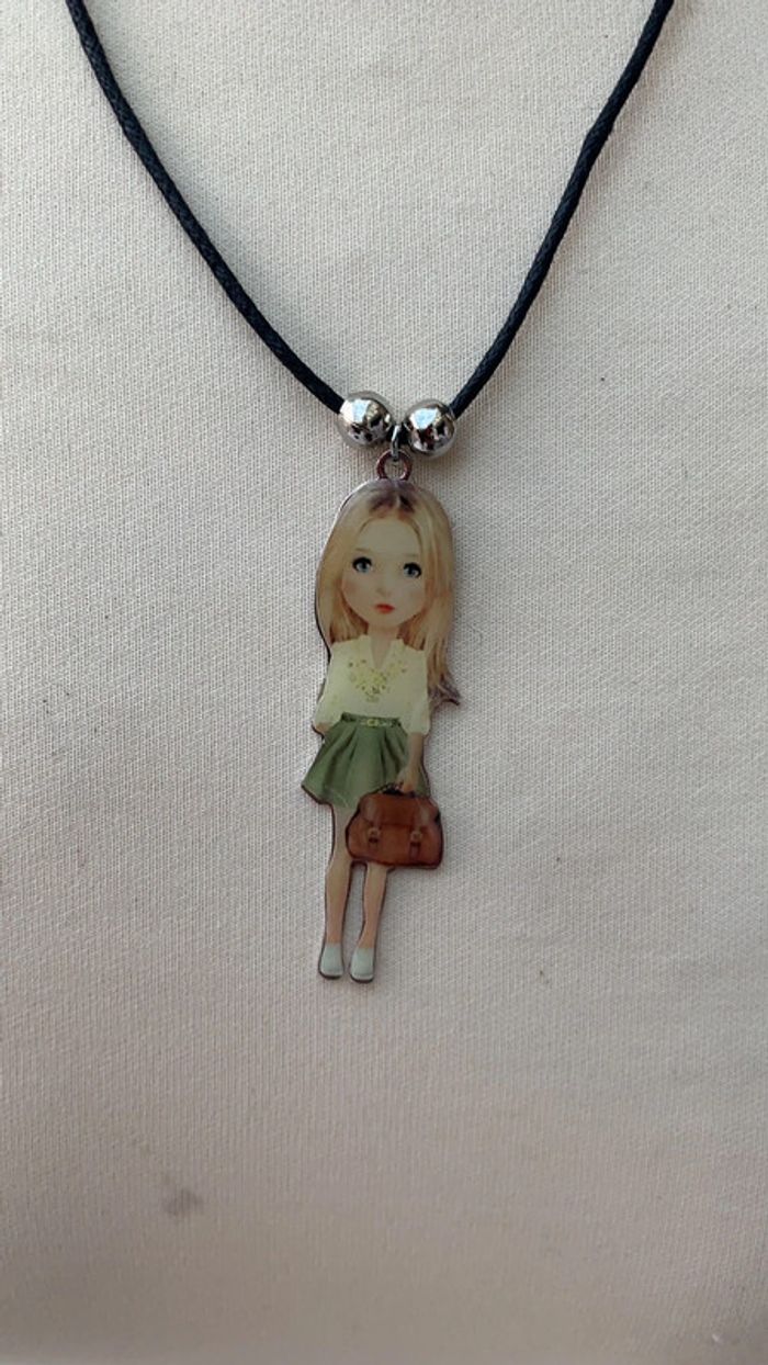 Collier pendentif personnage - photo numéro 2