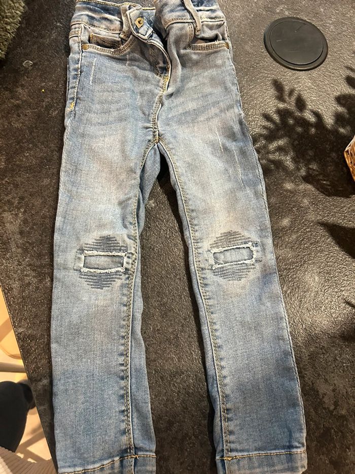 Jeans 2 ans / tape à l’œil