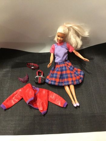 Poupée Barbie vintage avec vêtements accessoires Mattel